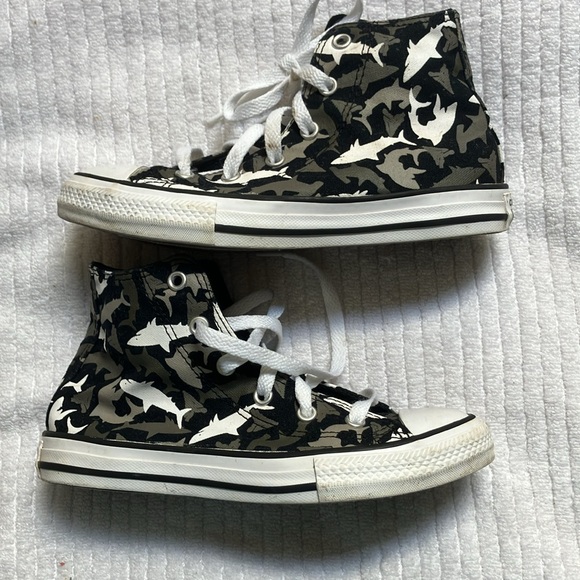 Converse AS Hi Sneaker Black White Shark Canvas kids Sharks Pattern 666888F - Picture 8 of 11
